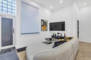 Stylish 2-bedroom Getaway, Luxurious & Conveniently Located to Experience the Pulse of the City - Apt 5